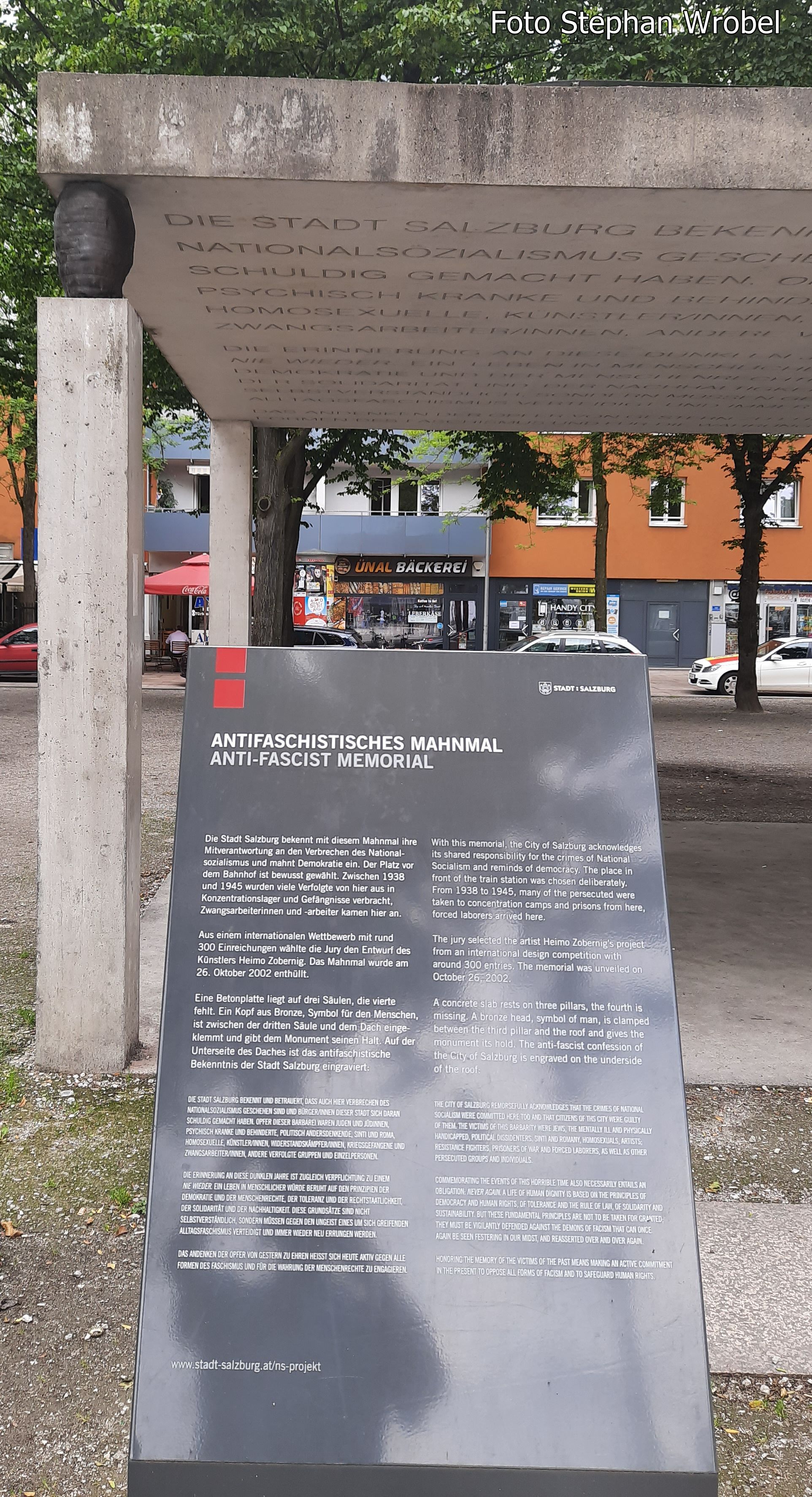 Gedenktafel im Hauptbahnhof Salzburg für die aus politischen Gründen ermordeten Eisenbahner in der NS-Zeit.
